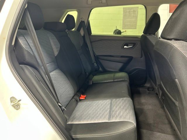 Used 2023 Nissan Rogue SV AWD/4WD image 18