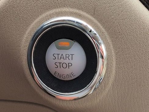 Used 2016 Nissan Pathfinder SL FWD image 29