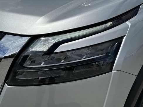 Certified 2025 Nissan Pathfinder SV FWD image 10