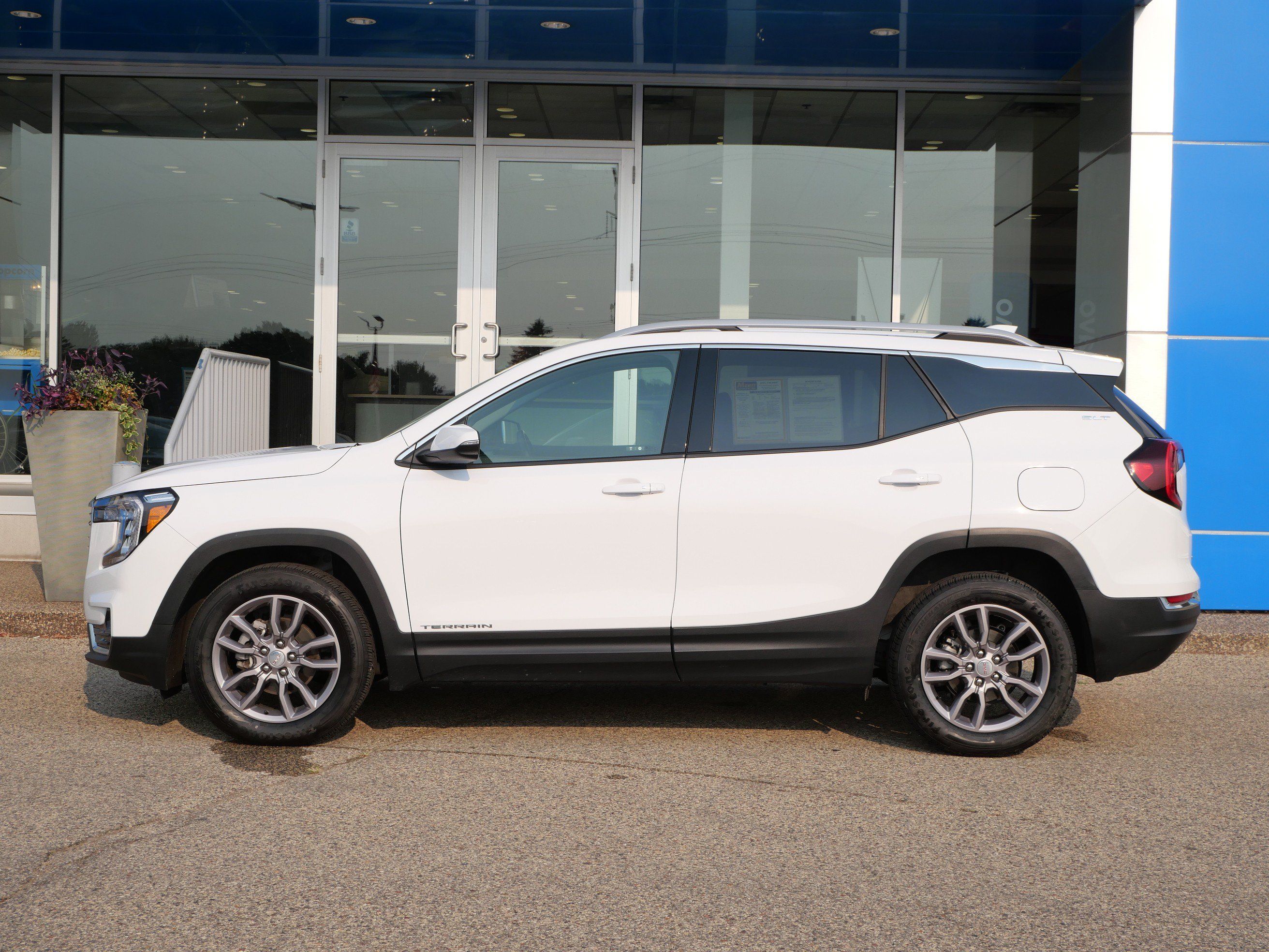 Certified 2024 GMC Terrain SLT AWD/4WD image 5
