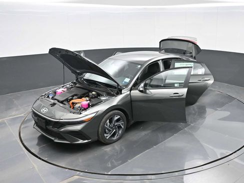 Used 2025 Hyundai Elantra SEL FWD image 40