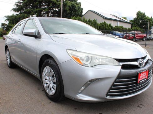 Used 2015 Toyota Camry LE FWD image 7