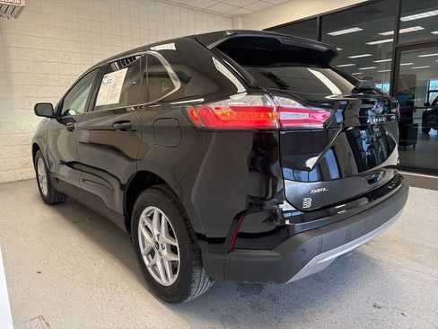 Used 2024 Ford Edge SEL w/ Convenience Package AWD/4WD image 3