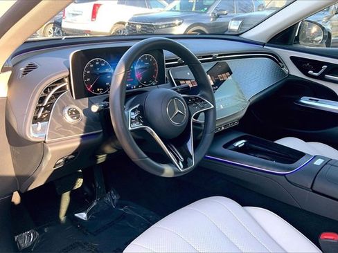 Used 2025 Mercedes-Benz E 350 4MATIC Sedan image 14