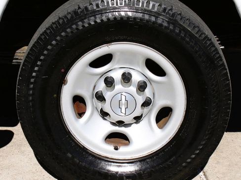 Used 2018 Chevrolet Express 2500 2500 3dr Cargo Van w/ Driver Convenience Package image 12