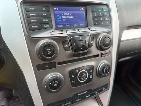 Used 2015 Ford Explorer XLT image 9