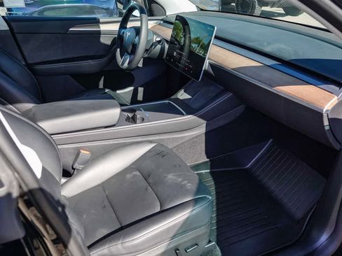 Used 2022 Tesla Model Y Long Range image 14