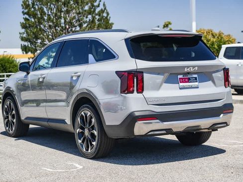 Used 2025 Kia Sorento EX w/ Panoramic Sunroof Package FWD image 8