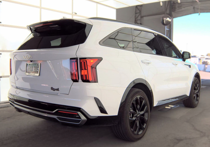 Used 2023 Kia Sorento SX FWD image 2