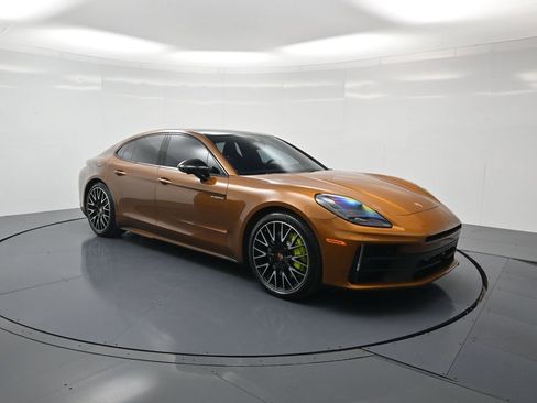 Used 2025 Porsche Panamera 4 image 32