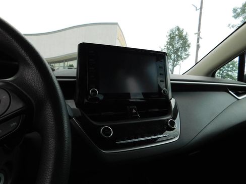 Used 2022 Toyota Corolla LE FWD image 16