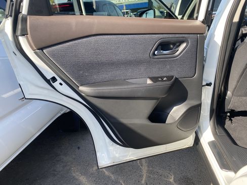 Used 2023 Nissan Rogue SV FWD image 16