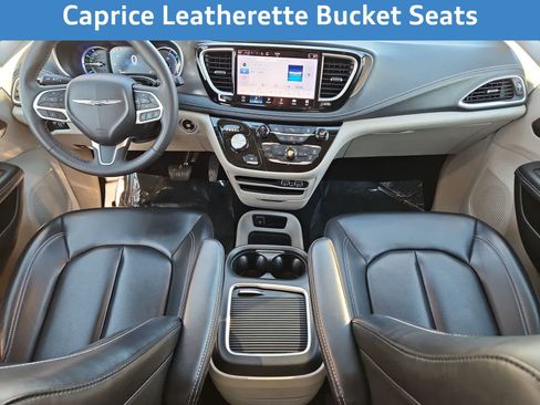 Used 2023 Chrysler Pacifica Touring-L image 18