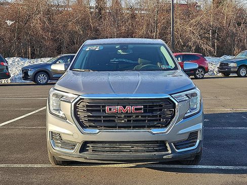 Used 2024 GMC Terrain SLE image 2