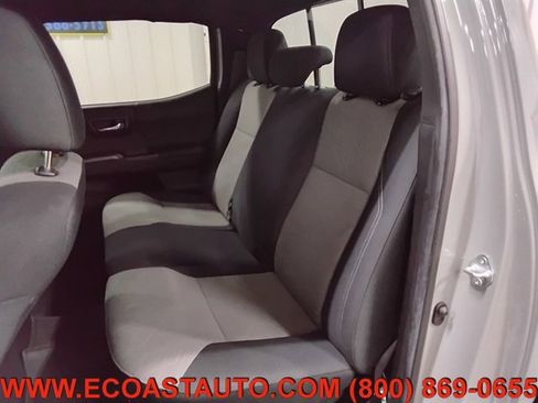 Used 2022 Toyota Tacoma TRD Sport AWD/4WD image 12