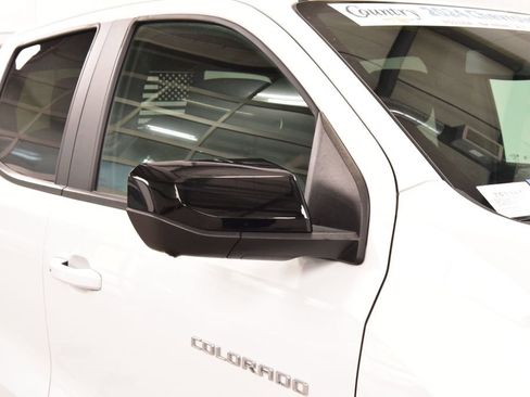 Used 2024 Chevrolet Colorado Z71 w/ Z71 Convenience Package 2 AWD/4WD image 17
