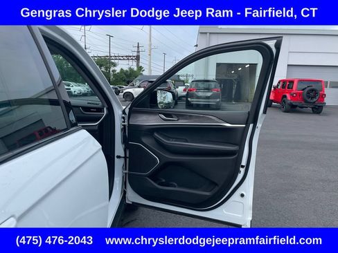 Certified 2023 Jeep Grand Cherokee Limited w/ Luxury Tech Group II AWD/4WD image 18