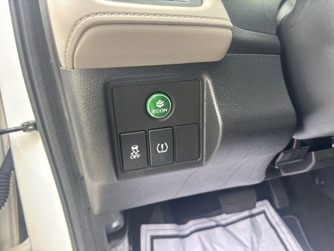 Used 2018 Honda HR-V EX-L image 11