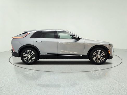 Used 2024 Cadillac Lyriq Luxury RWD image 4