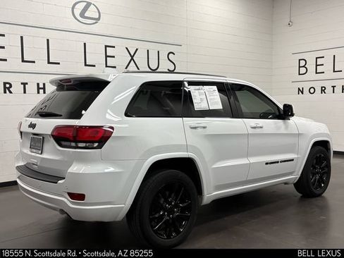 Used 2022 Jeep Grand Cherokee Laredo X RWD image 4