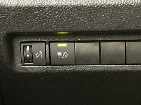 Used 2025 Toyota RAV4 XLE image 31