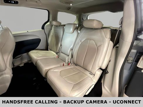 Used 2018 Chrysler Pacifica Touring-L FWD image 22