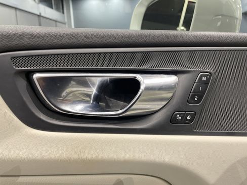Used 2021 Volvo XC60 T5 Momentum w/ Premium Package image 15