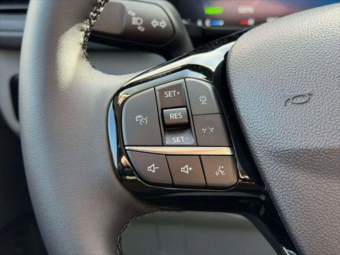 Used 2025 Ford Escape SE w/ PHEV Premium Package image 22