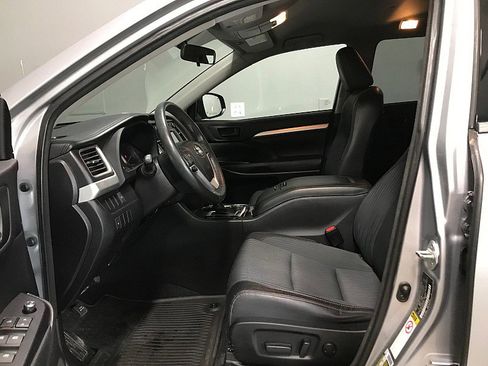 Used 2015 Toyota Highlander Plus AWD/4WD image 10