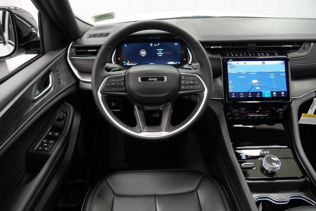 Certified 2025 Jeep Grand Cherokee Limited AWD/4WD image 17