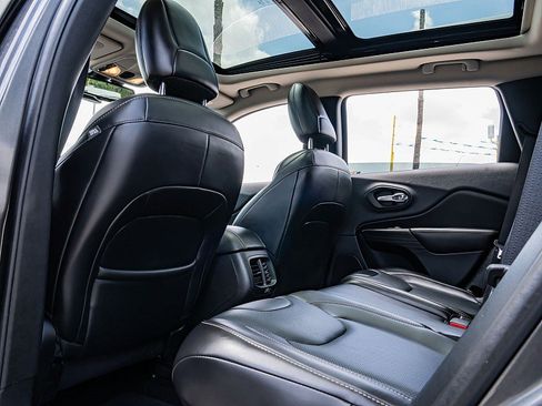 Used 2016 Jeep Cherokee Limited w/ Luxury Group image 18