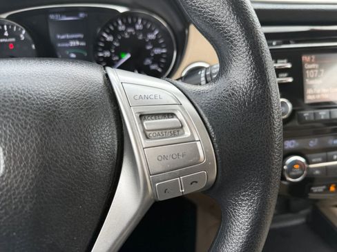 Used 2016 Nissan Rogue SV image 20