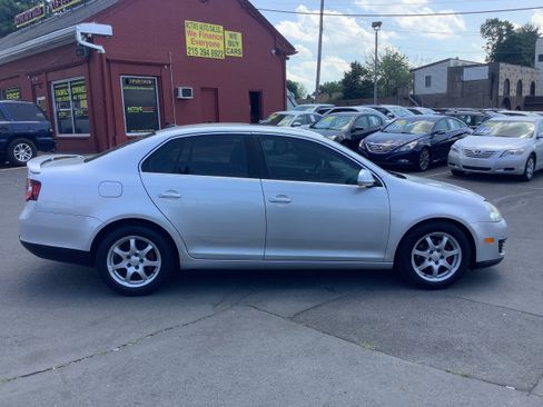 Used 2010 Volkswagen Jetta SE FWD image 8