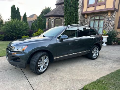 Used 2013 Volkswagen Touareg Executive AWD/4WD image 4