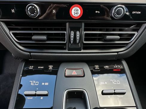 Certified 2026 Porsche Macan AWD/4WD image 29