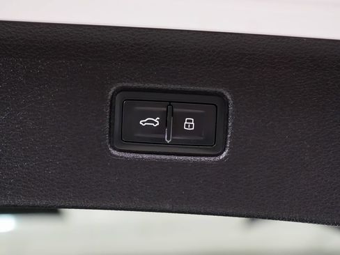 Used 2021 Audi Q7 3.0T Premium w/ Convenience Package AWD/4WD image 34