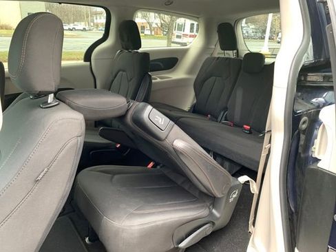 Used 2018 Chrysler Pacifica Touring Plus image 25