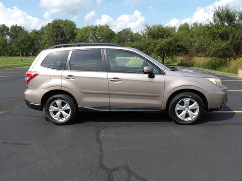 Used 2014 Subaru Forester 2.5i Premium w/ Popular Package #1 AWD/4WD image 2