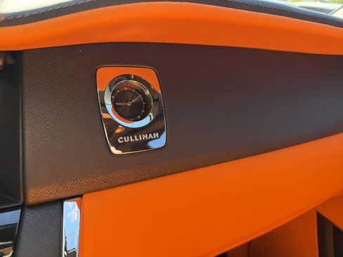 Certified 2024 Rolls-Royce Cullinan w/ Dark Exterior Package AWD/4WD image 46