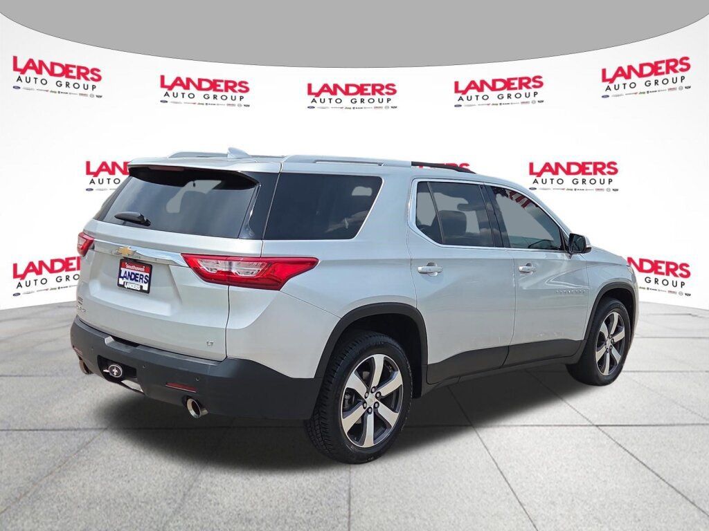 Used 2018 Chevrolet Traverse LT FWD image 3