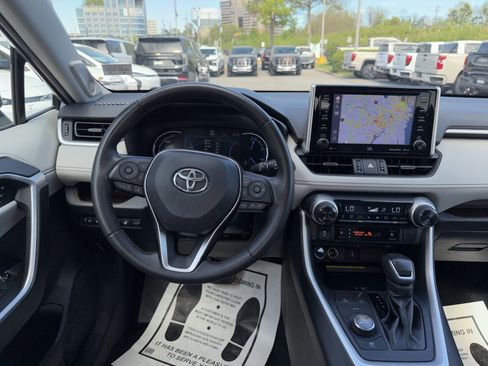 Used 2020 Toyota RAV4 Limited image 16