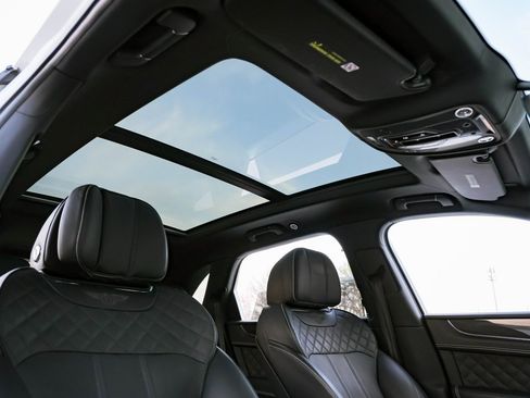Used 2019 Bentley Bentayga image 27