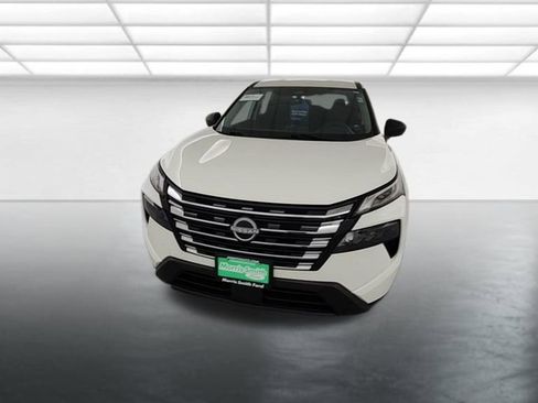 Used 2024 Nissan Rogue S AWD/4WD image 2