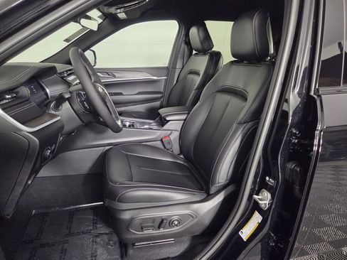 New 2026 Jeep Grand Cherokee Limited RWD image 9