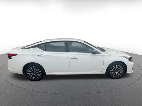 Used 2025 Nissan Altima 2.5 SV FWD image 16