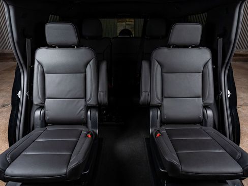 Used 2024 Chevrolet Tahoe Z71 w/ Z71 Off-Road Package image 36