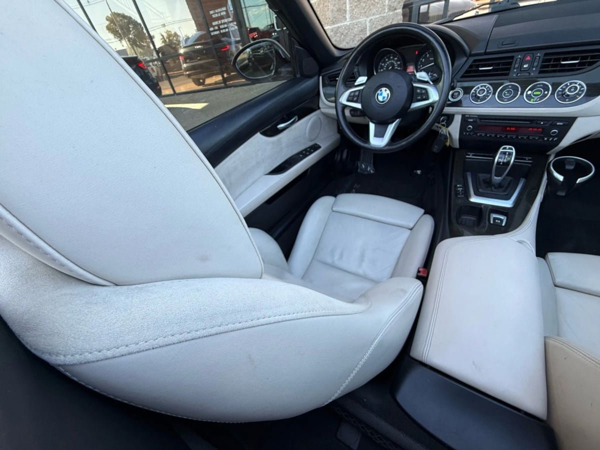 Used 2011 BMW Z4 sDrive35i RWD image 49