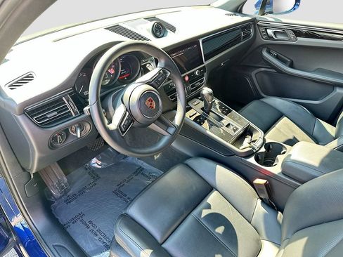 Certified 2026 Porsche Macan AWD/4WD image 4