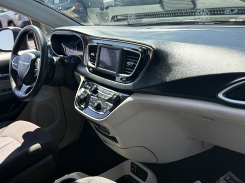 Used 2023 Chrysler Voyager LX FWD image 24
