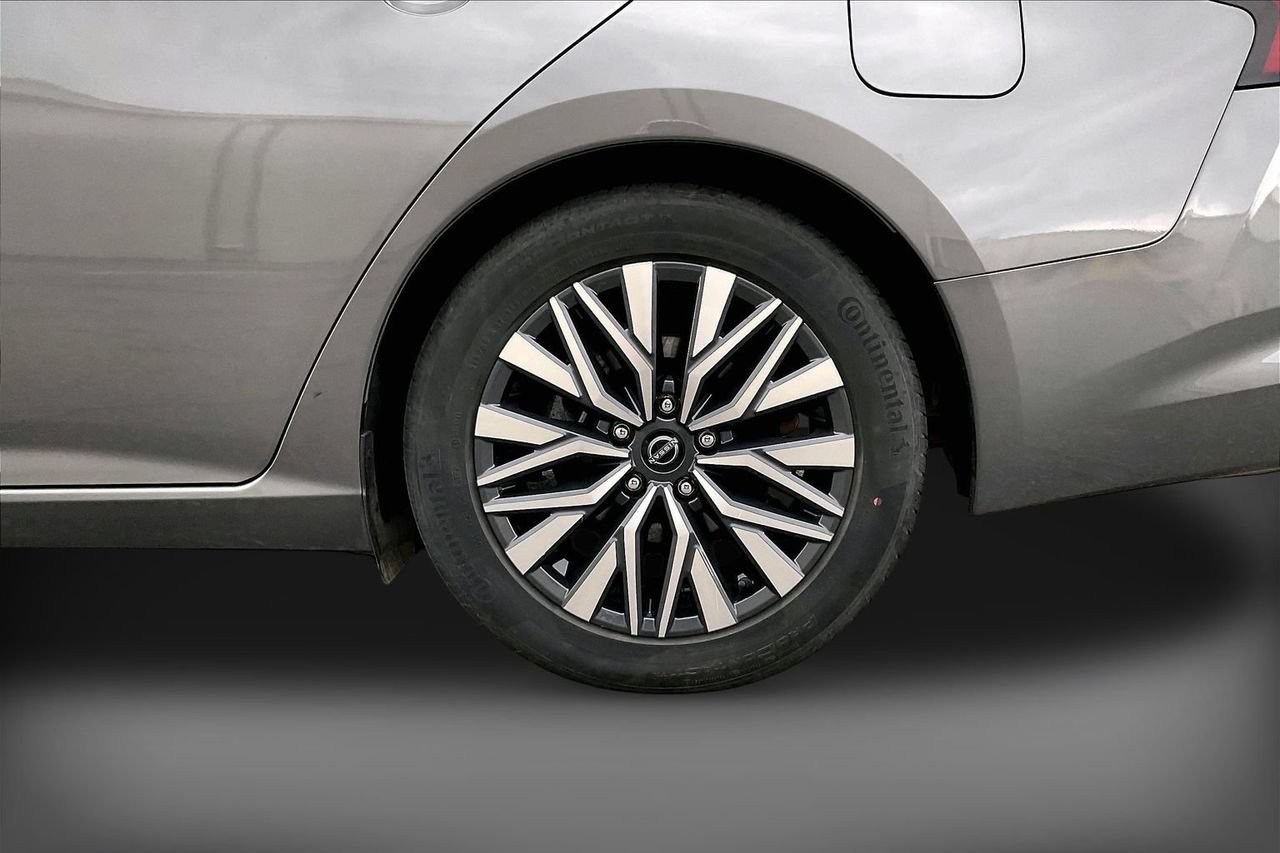 Used 2024 Nissan Altima 2.5 SV FWD image 33